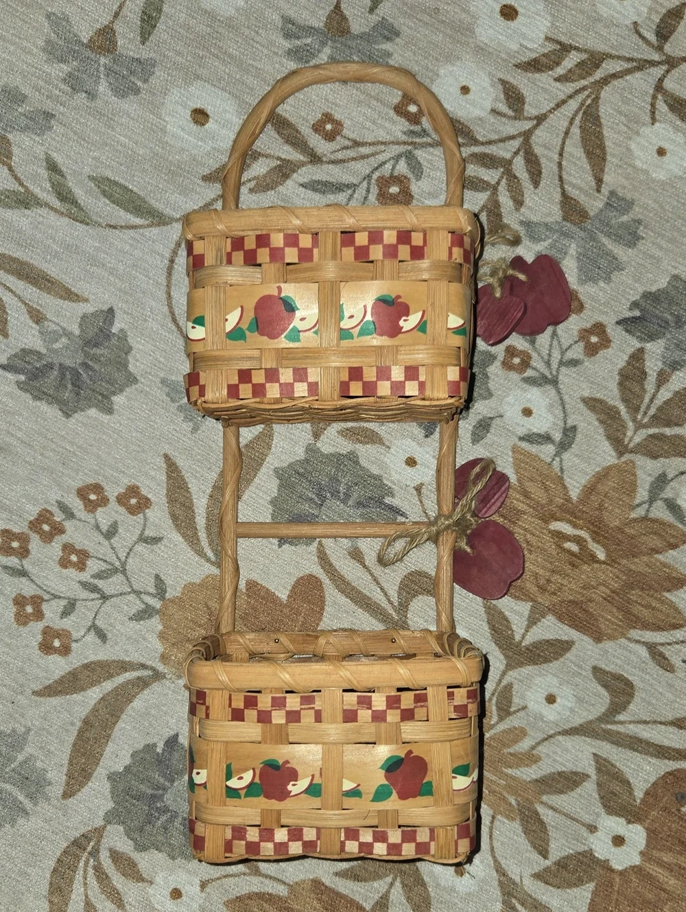 Vintage Country Style Apple Harvest Woven Wall Pocket Basket.